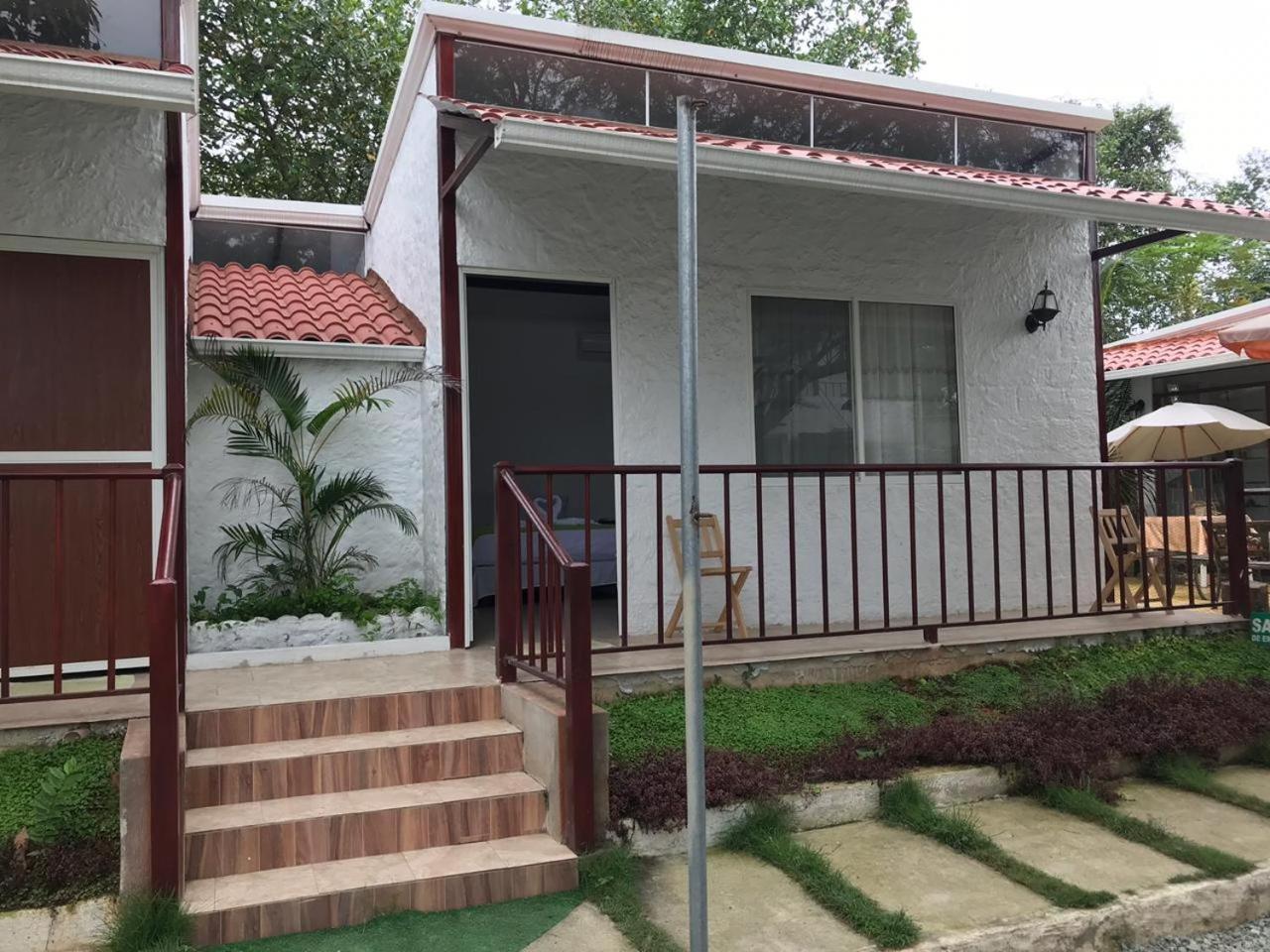 Hotel Hostal Gualingo Santa Rosa  Zimmer foto